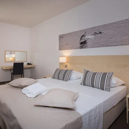 Arausana & Antonina 4*