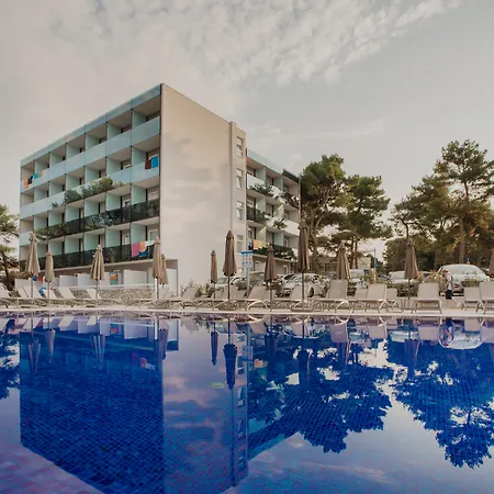 Arausana & Antonina 4*