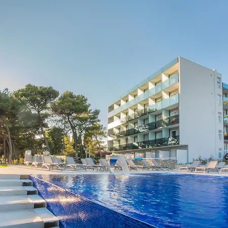 Arausana & Antonina 4*