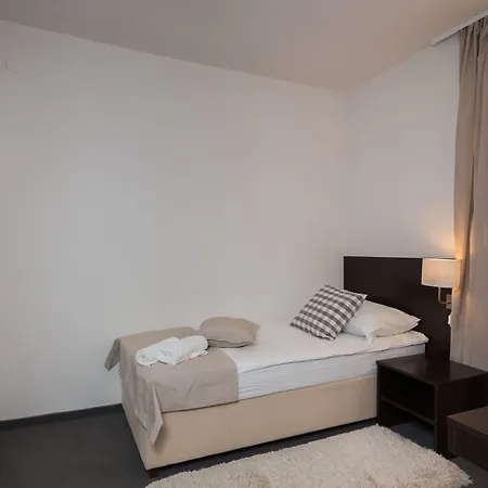 Arausana & Antonina 4* فوديس