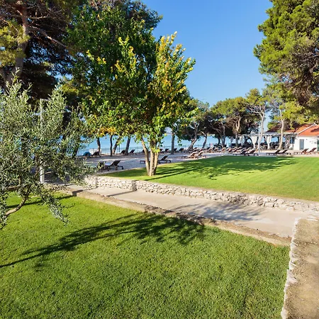 Arausana & Antonina 4*