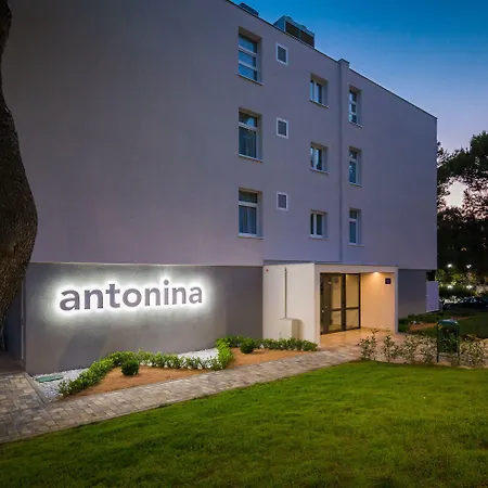 Hotel Arausana & Antonina 4*
