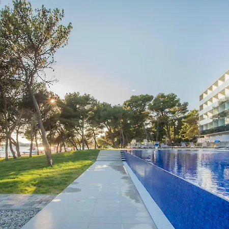 Hotel Arausana & Antonina 4*