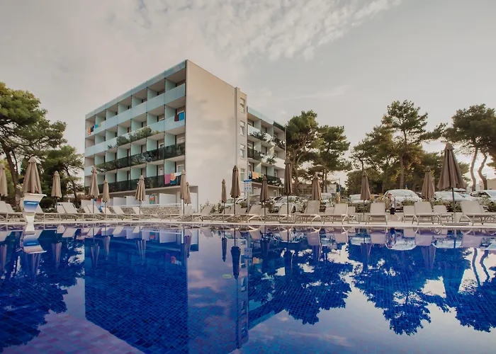 Arausana & Antonina 4*