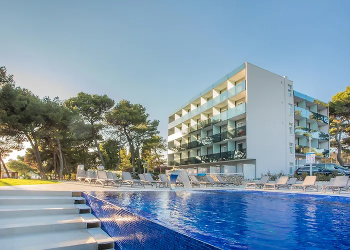 Arausana & Antonina 4*