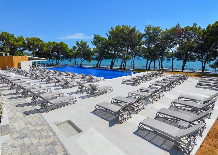 Arausana & Antonina 4*