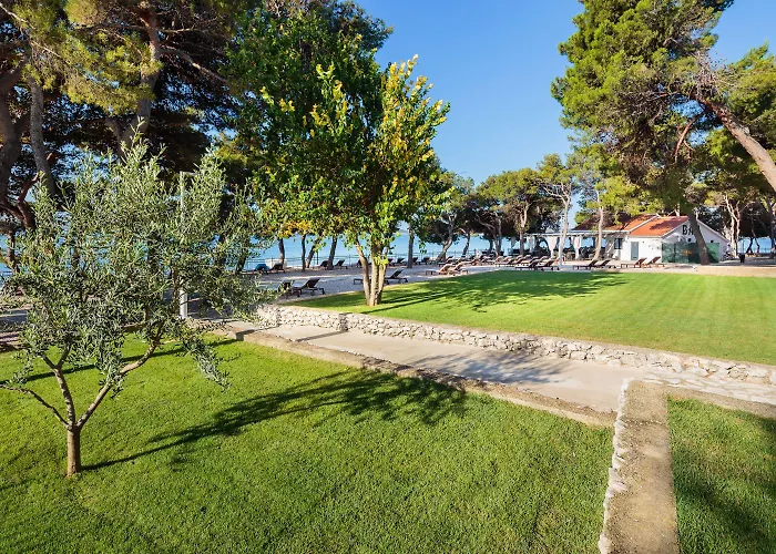 Arausana & Antonina 4*