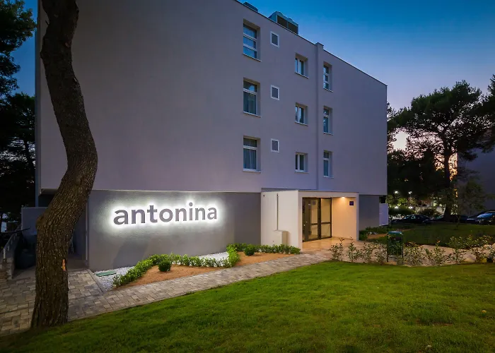 Hotel Arausana & Antonina 4*