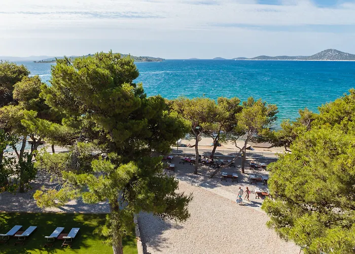 Arausana & Antonina 4*